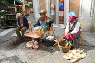 Padua Craftsman in Market